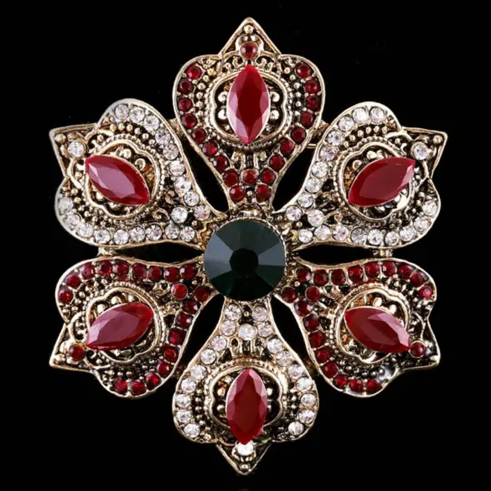 ✨ Retro Baroque Brooch